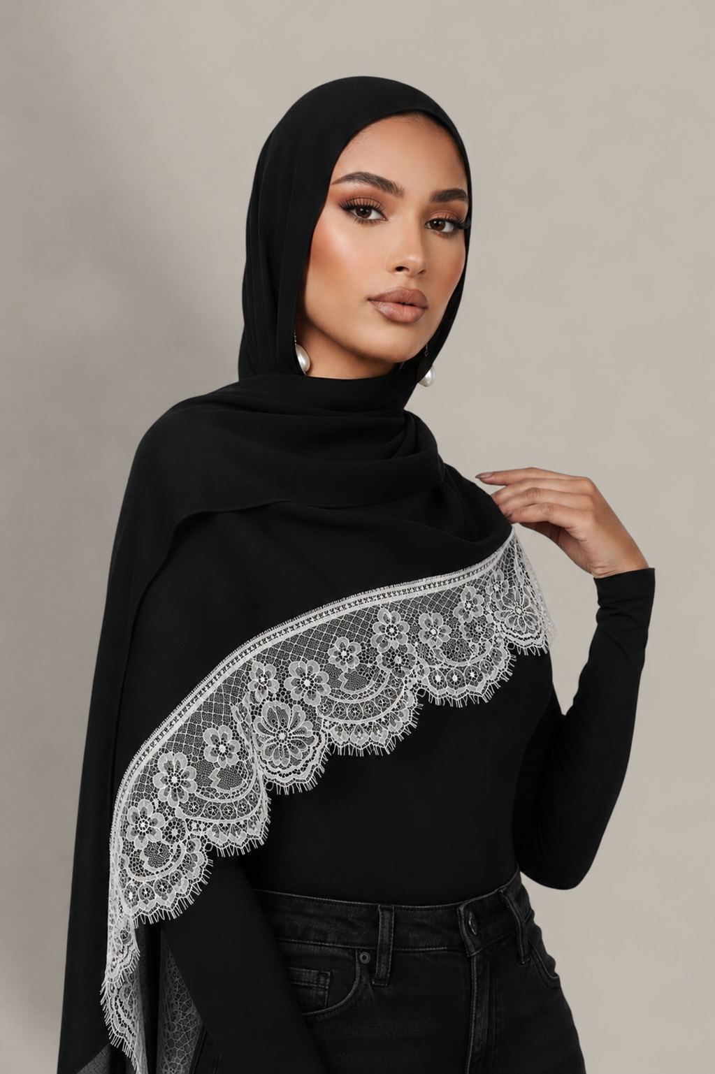 Modal hijab-sjaal met kantafwerking
